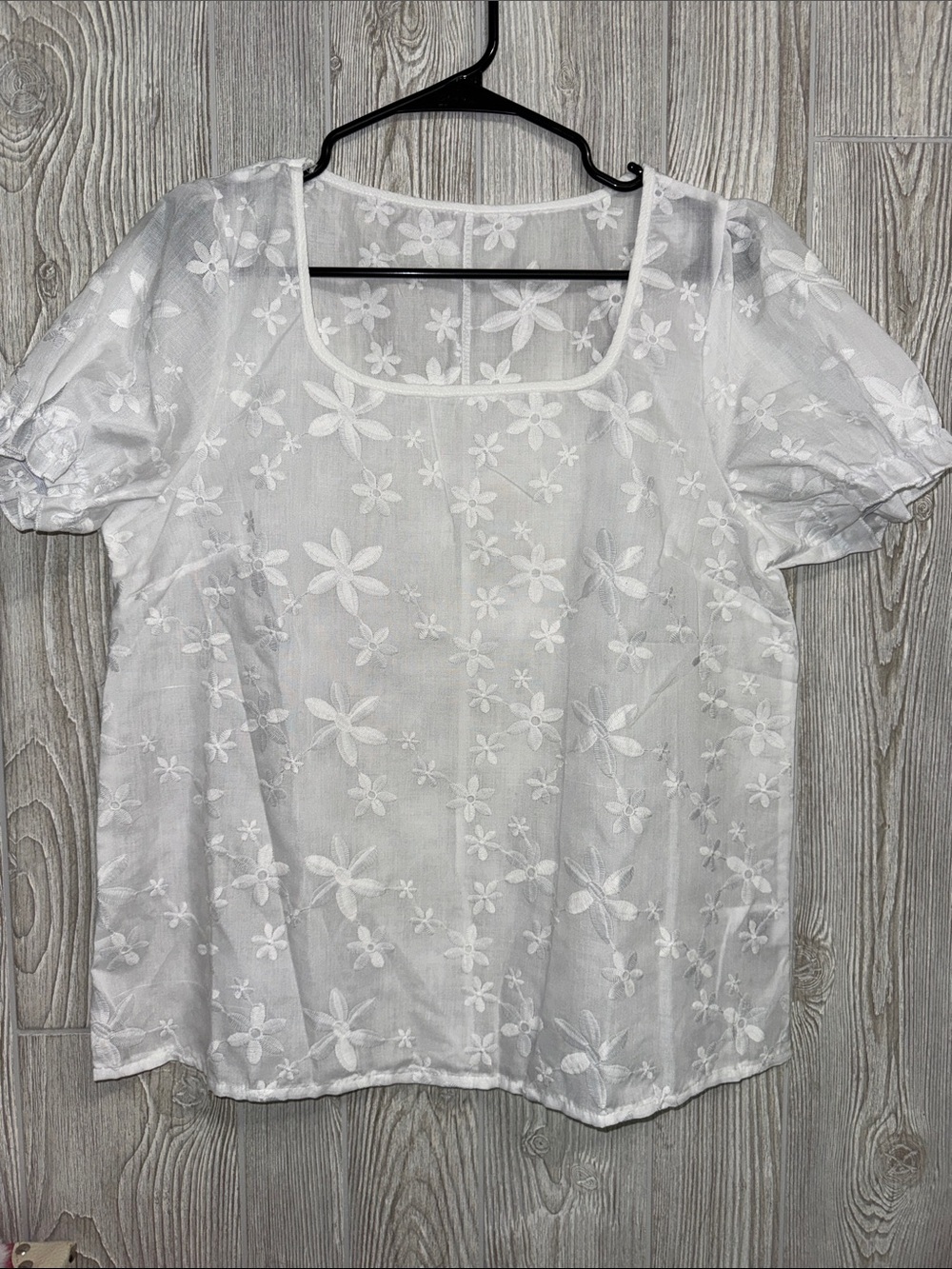 Boutique White Embroidered Floral Scoop-Neck Blouse